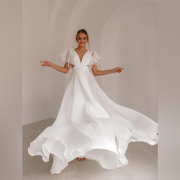 Light ivory / OB 8/US 4 size. New with box. - Picture 2 of 6